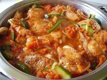 Румяная, ароматная, невероятно сочная курочка с разноцветными овощами - не чудо ли?!
