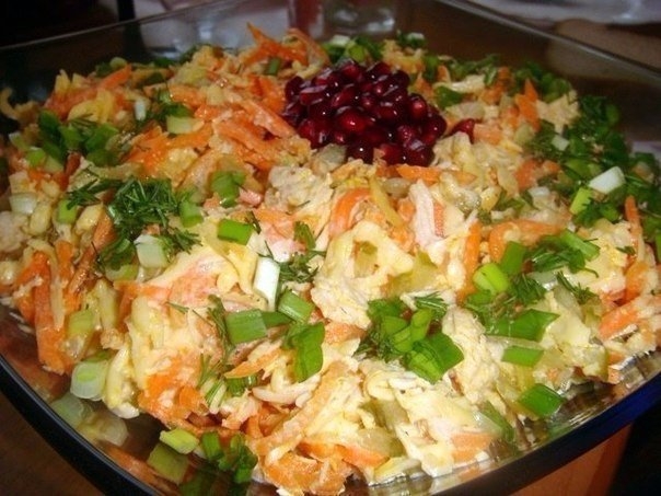 Простой, но очень нежный и вкусный салат. Простой, но очень нежный и вкусный салат.
