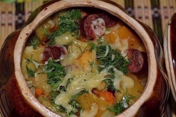 Очень вкусное и по-домашнему уютное блюдо в горшочках! Приготовьте тем, кого любите!
