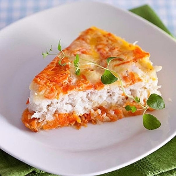 Сочная рыбка, запеченная с нежной картошечкой и сметанкой! Мммм....даже звучит вкусно!