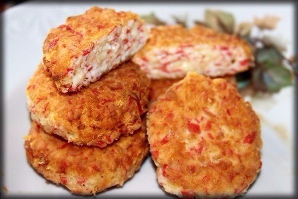 Альтернативой котлеткам рыбным могут стать котлетки из крабовых палочек. Просто с рыбой возни больше