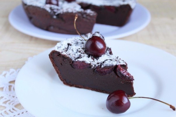 Клафути &ndash; это классический французский десерт (фр. clafoutis, от окс. clafir &mdash; наполнять). Представл