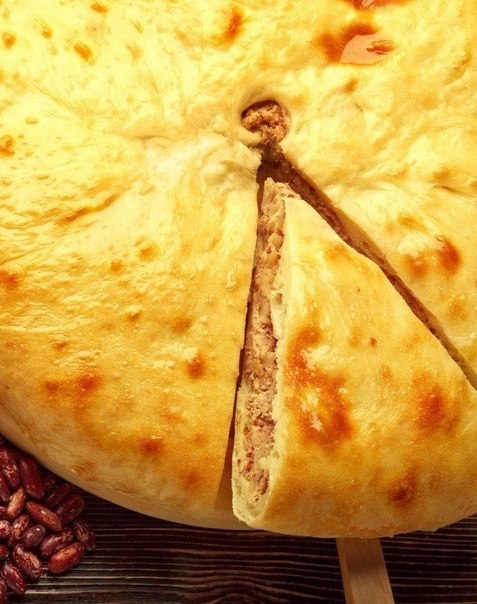 Пироги хороши и с яблоками, и с повидлом. Но любой мужчина скажет, что с мясом лучше!!!