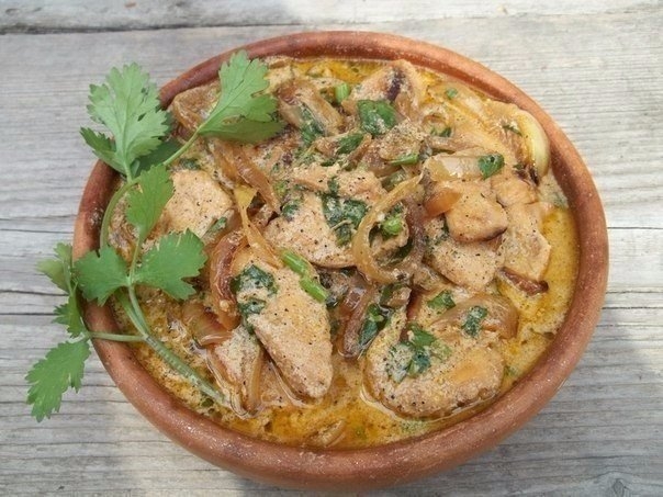 Сочная курочка в нежном ароматном соусе! Отличное блюдо!