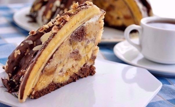 Легко и безумно вкусно! Наслаждайтесь тортом в компании любимых друзей!