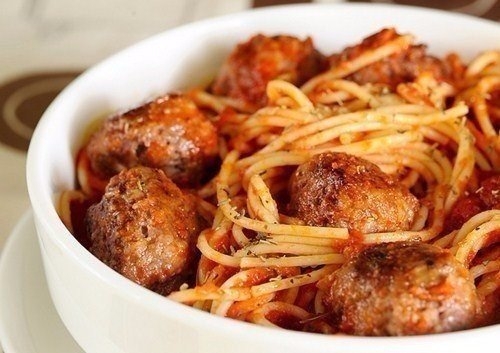 Необычная подача макарон с мясом! Муж останется доволен 100%!