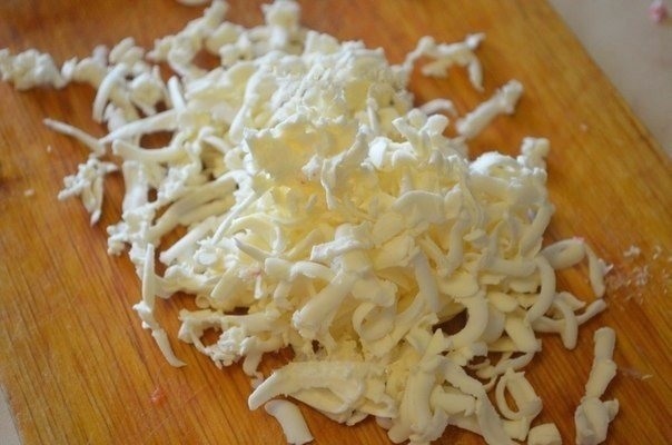 Закуска из крабового мяса (или палочек) очень популярна. Готовить сырные шарики с крабовыми палочкам Закуска из крабового мяса (или палочек) очень популярна. Готовить сырные шарики с крабовыми палочкам