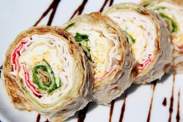Рулет из лаваша с начинкой - это вкусная и быстрая закуска, которую можно приготовить на праздничный