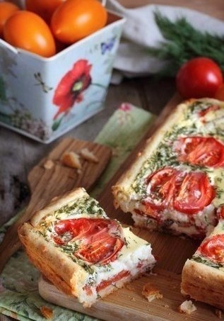 Уютный, сочный, нежный пирог на хрустящем сырном тесте. Вкуснятина!