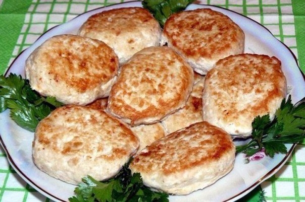 Кушают все детки вкусные котлетки. И мужья не прочь, даже если ночь!