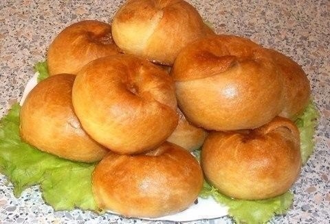 На самом деле, начинок, кроме этой, может быть масса - в детстве мы очень любили их со сладким творо