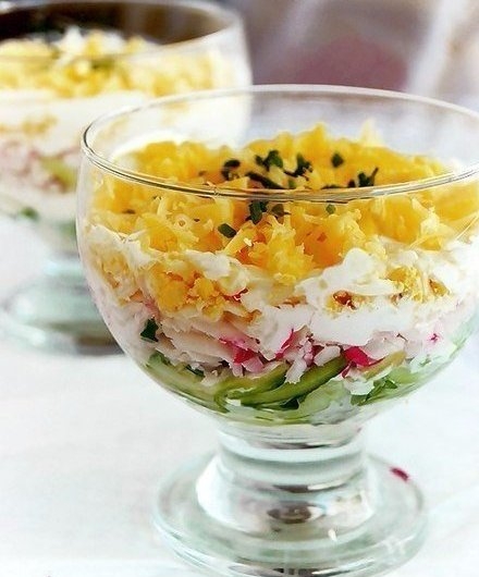 Думала я думала, как же салат этот назвать? Одно слово на ум приходит - вкусный!