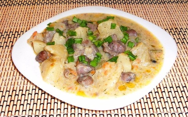 Картошечка, тушенная с куриными потрошками