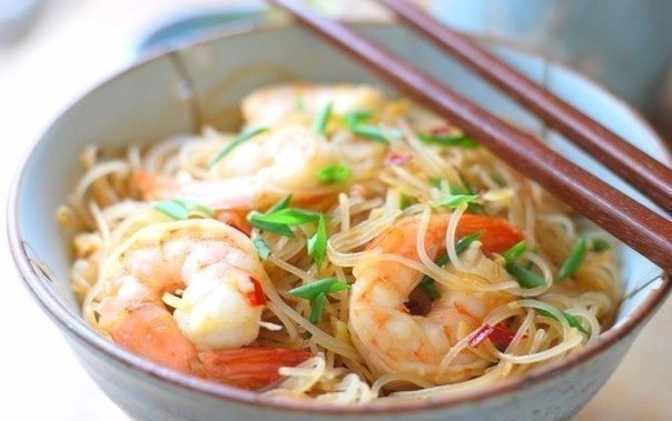 САМЫЕ ВКУСНЫЕ БЛЮДА С РИСОВОЙ ЛАПШОЙ: ТОП-5 РЕЦЕПТОВ