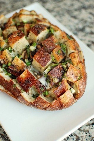 Итальянский хлеб Проволоне – быстрая и вкусная закуска для большой компании! Итальянский хлеб Проволоне – быстрая и вкусная закуска для большой компании!