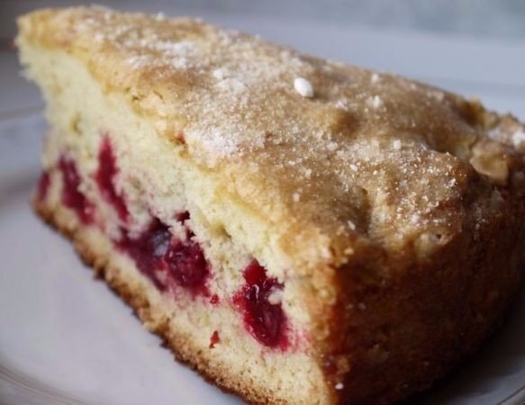 Шарлотка с вишней Шарлотка с вишней